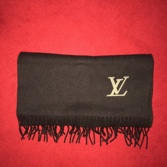Louis Vuitton cashmere scarf - Picture 2 of 3